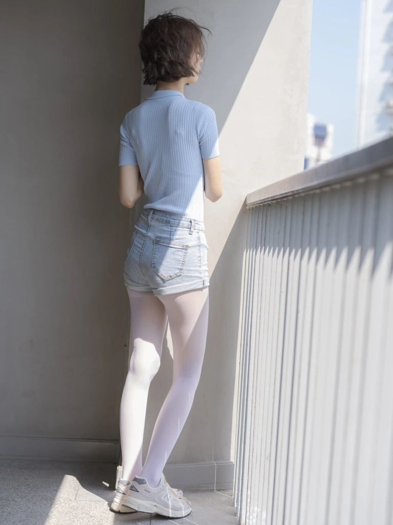森萝财团《媛媛-001》主题写真：59张全套美图，含1个视频