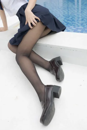 紧急企划《内部001 一只喵喵梓 黑丝JK制服》主题写真：105张全套美图
