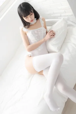 紧急企划《内部003 一只喵喵梓 蕾丝女仆》主题写真：88张全套美图，含1个视频