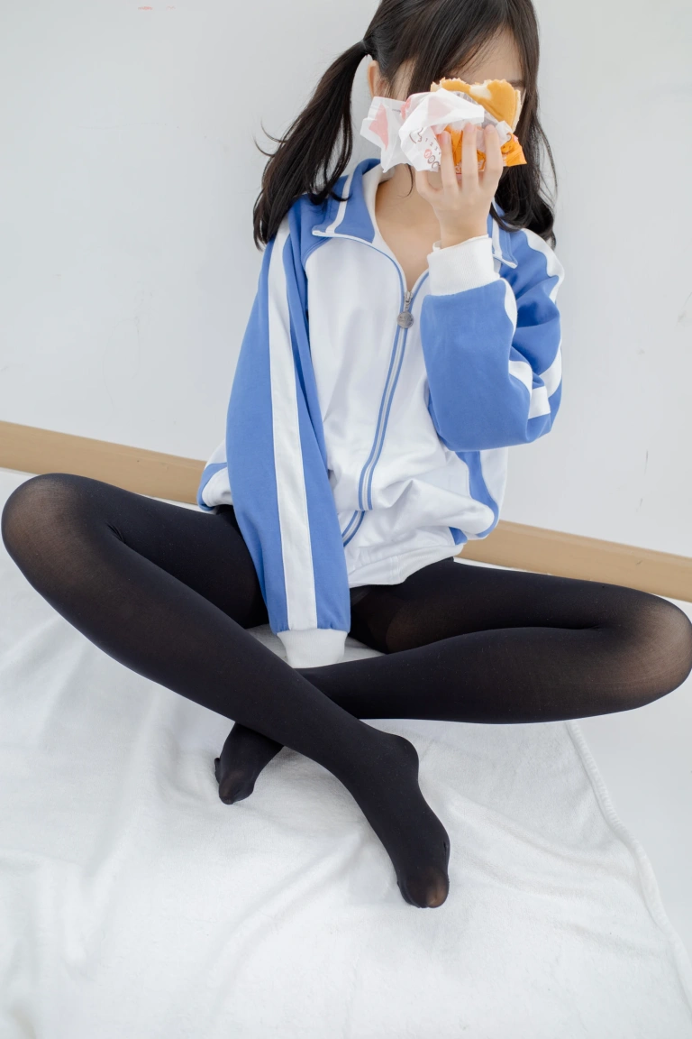 森萝财团《内部-004》主题写真：45张全套美图
