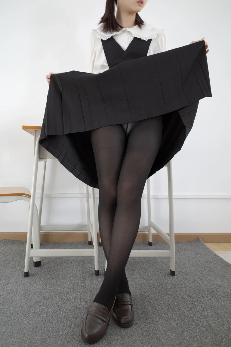 森萝财团《内部-005》主题写真：113张全套美图，含1个视频