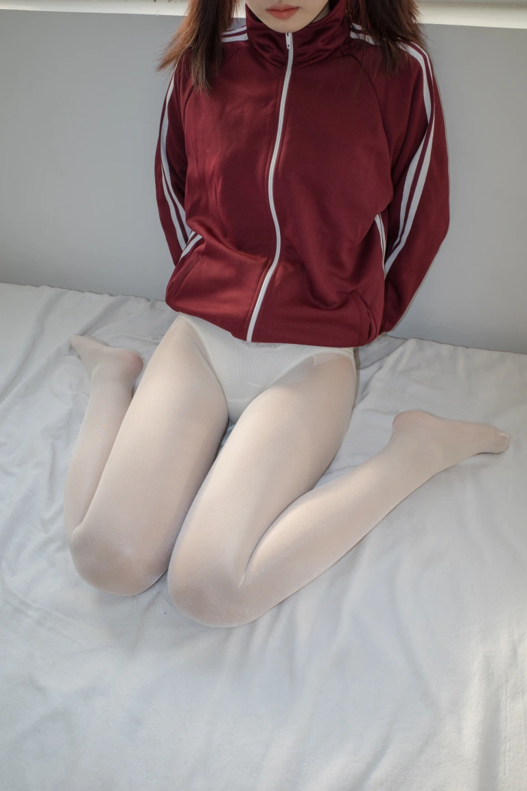 森萝财团《内部-010》主题写真：79张全套美图，含1个视频