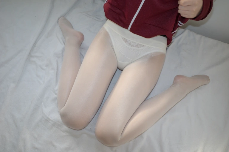 森萝财团《内部-010》主题写真：79张全套美图，含1个视频