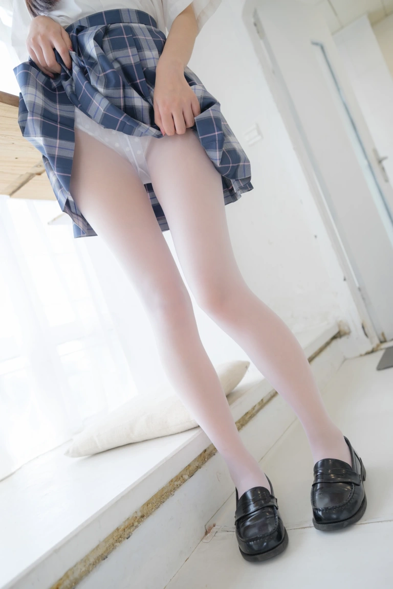 森萝财团《内部-018》主题写真：95张全套美图，含1个视频