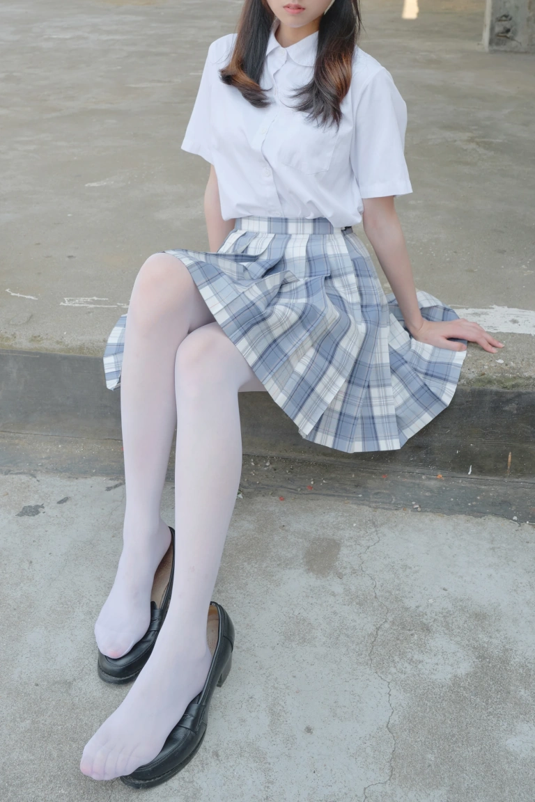 森萝财团《内部-019》主题写真：106张全套美图，含1个视频