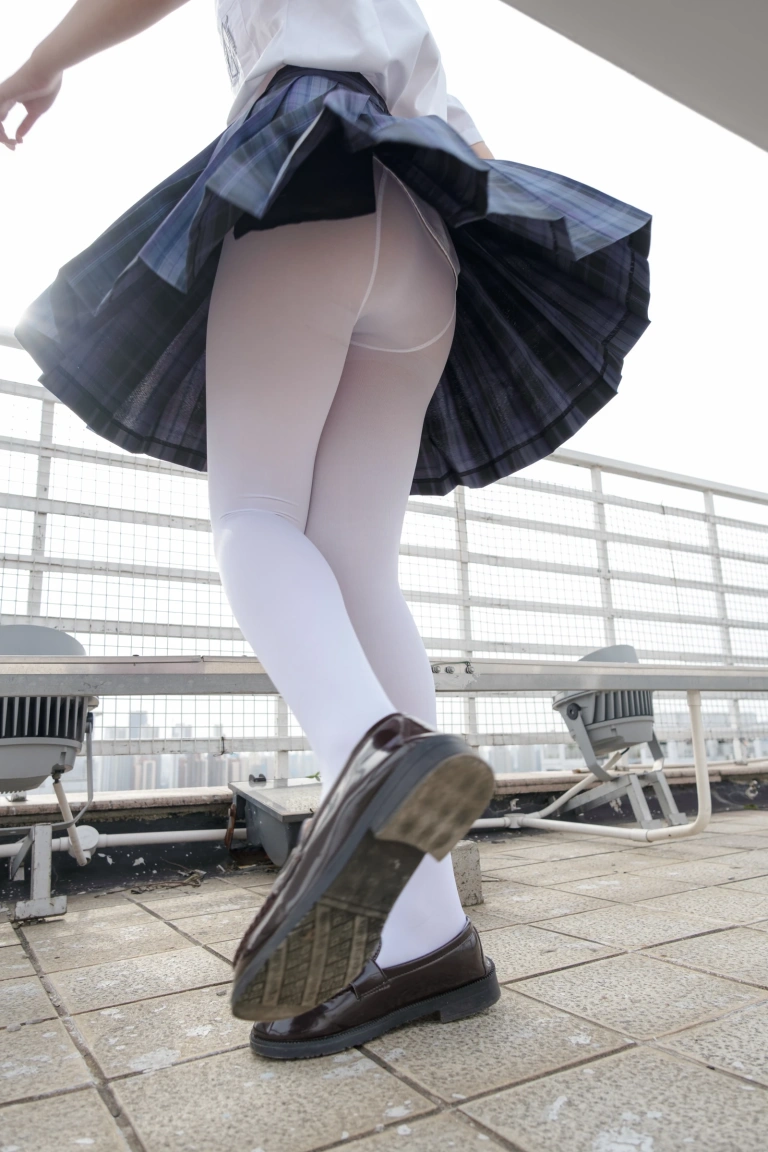 森萝财团《月下-02》主题写真：102张全套美图，含1个视频