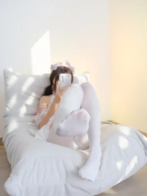 森萝财团《朝露-02E 4K》主题写真：103张全套美图，含2个视频