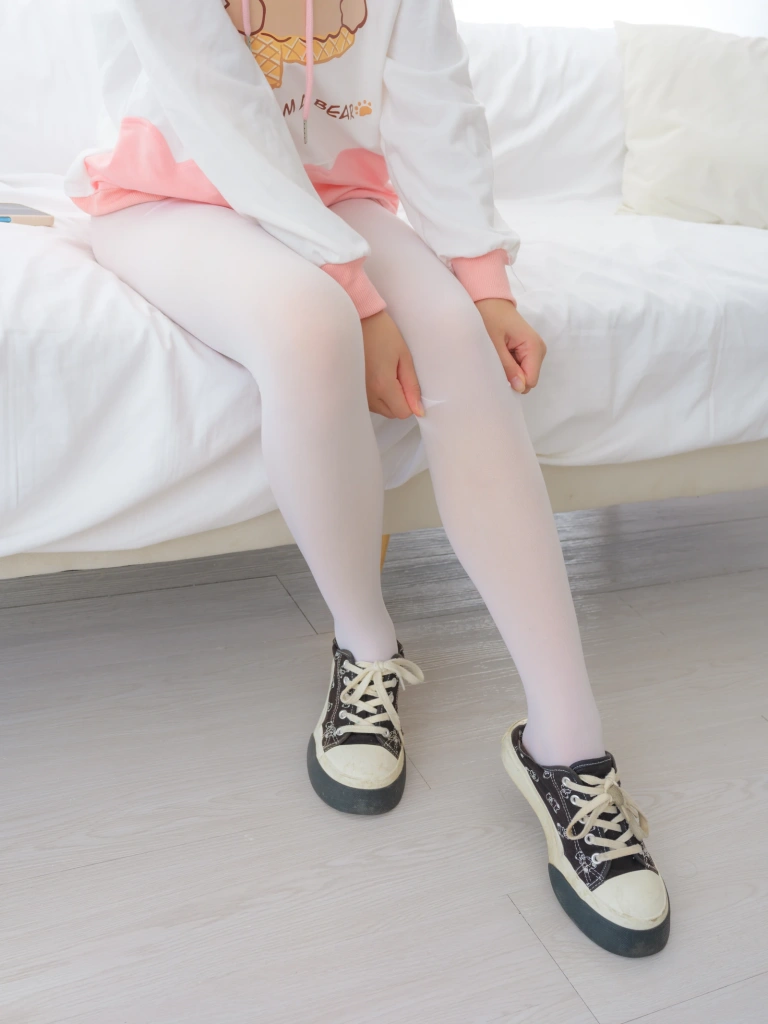 森萝财团《雨云-02E 4K》主题写真：144张全套美图，含1个视频