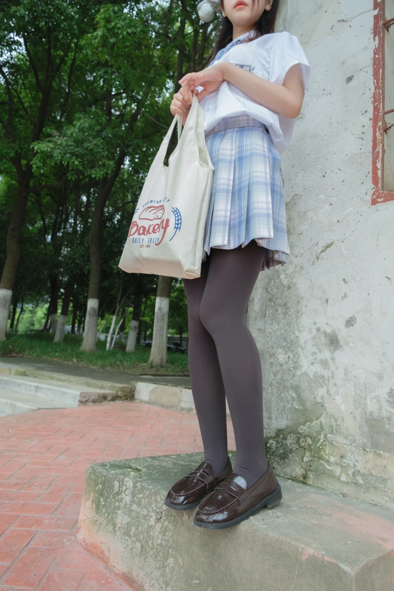 森萝财团《月下-03》主题写真：83张全套美图，含1个视频