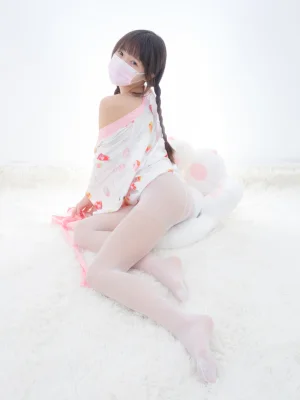 森萝财团《春雪-03E 4K》主题写真：112张全套美图，含2个视频
