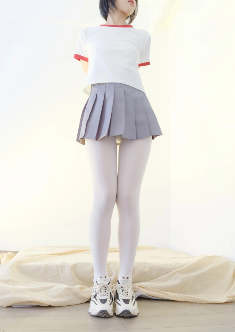 森萝财团《小樱-03E 4K 白体操服短裙》主题写真：121张全套美图，含1个视频