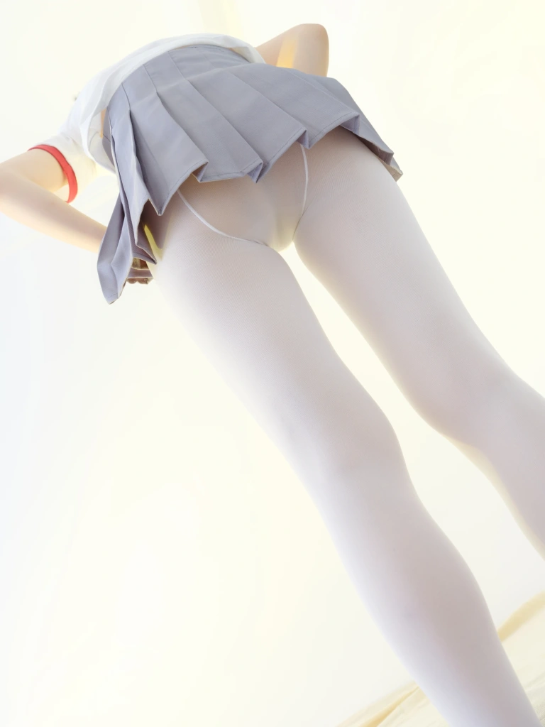 森萝财团《小樱-03E 4K 白体操服短裙》主题写真：121张全套美图，含1个视频