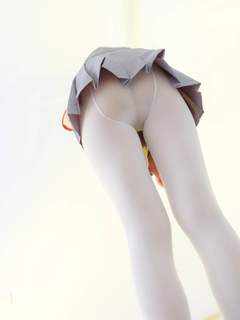 森萝财团《小樱-03E 4K 白体操服短裙》主题写真：121张全套美图，含1个视频