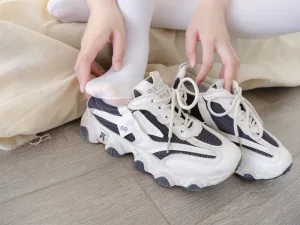 森萝财团《小樱-03E 4K 白体操服短裙》主题写真：121张全套美图，含1个视频