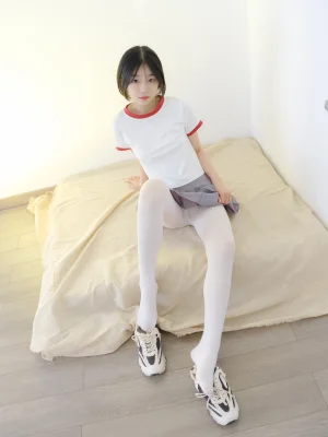 森萝财团《小樱-03E 4K 白体操服短裙》主题写真：121张全套美图，含1个视频