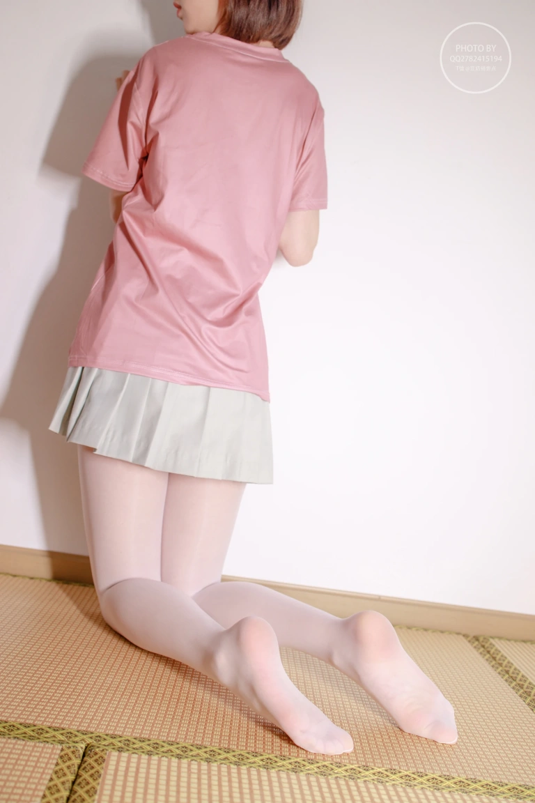 森萝财团《無料-04》主题写真：40张全套美图