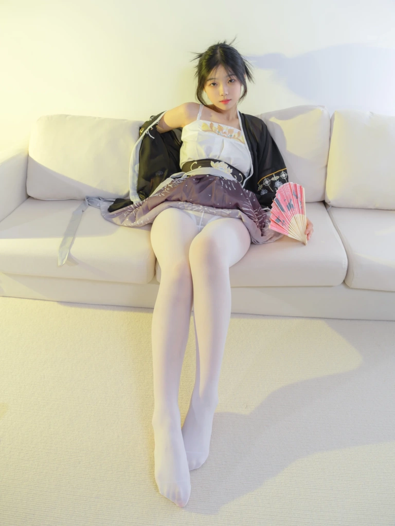 森萝财团《小樱-04E 4K 白丝汉服肚兜》主题写真：101张全套美图，含1个视频