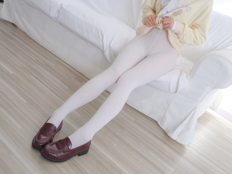 森萝财团《雨云-04E 4K》主题写真：108张全套美图，含1个视频