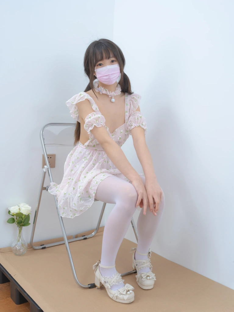 森萝财团《春雪-04E 4K》主题写真：110张全套美图，含2个视频