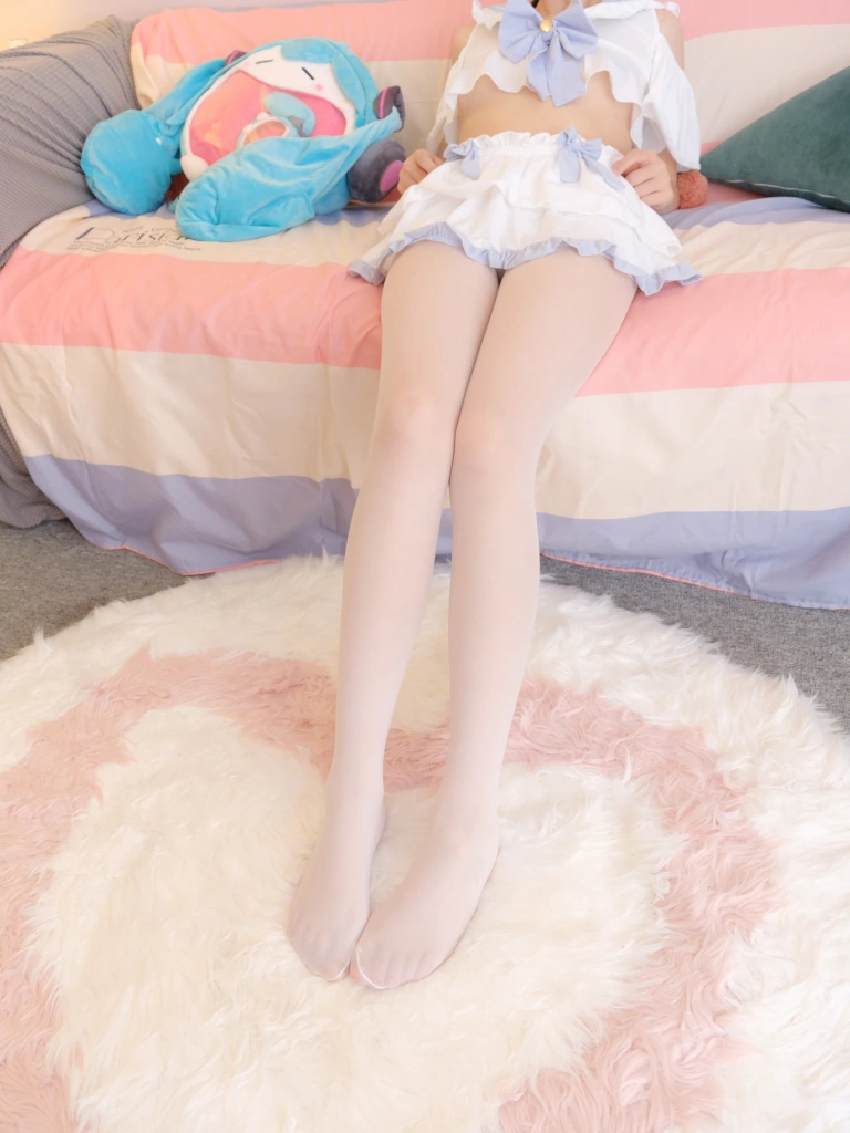 森萝财团《朝露-04E 4K》主题写真：112张全套美图，含2个视频