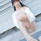 稚乖画册 晴空-08 夜夜《稚乖画册 晴空-05 夜夜 天台停车场肉丝Lolita》主题写真：83张全套美图，含1个视频