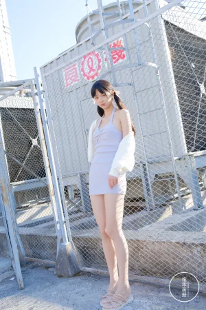 稚乖画册 晴空-08 夜夜《稚乖画册 晴空-05 夜夜 天台停车场肉丝Lolita》主题写真：83张全套美图，含1个视频