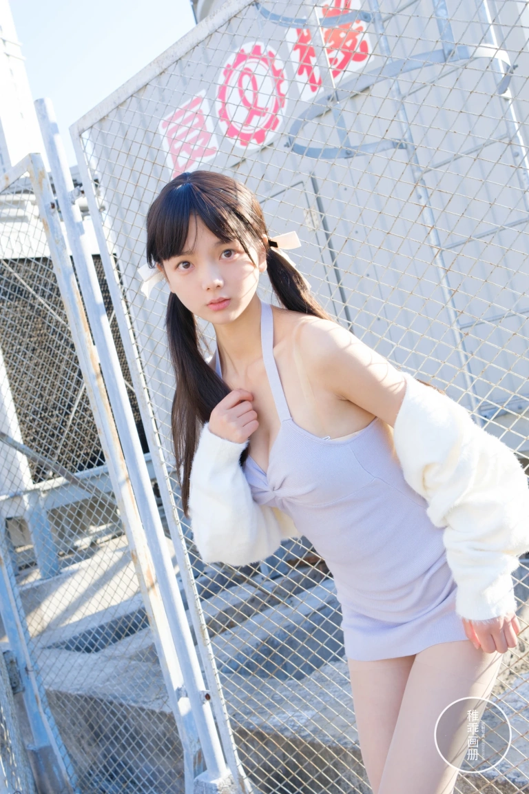 稚乖画册 晴空-08 夜夜《稚乖画册 晴空-05 夜夜 天台停车场肉丝Lolita》主题写真：83张全套美图，含1个视频