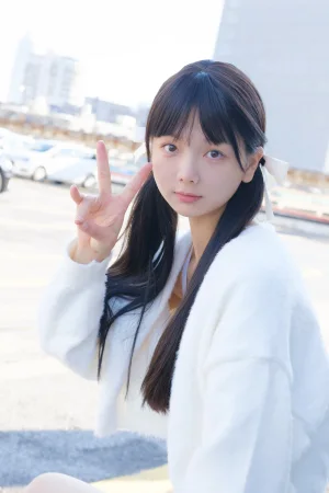 稚乖画册 晴空-08 夜夜《稚乖画册 晴空-05 夜夜 天台停车场肉丝Lolita》主题写真：83张全套美图，含1个视频
