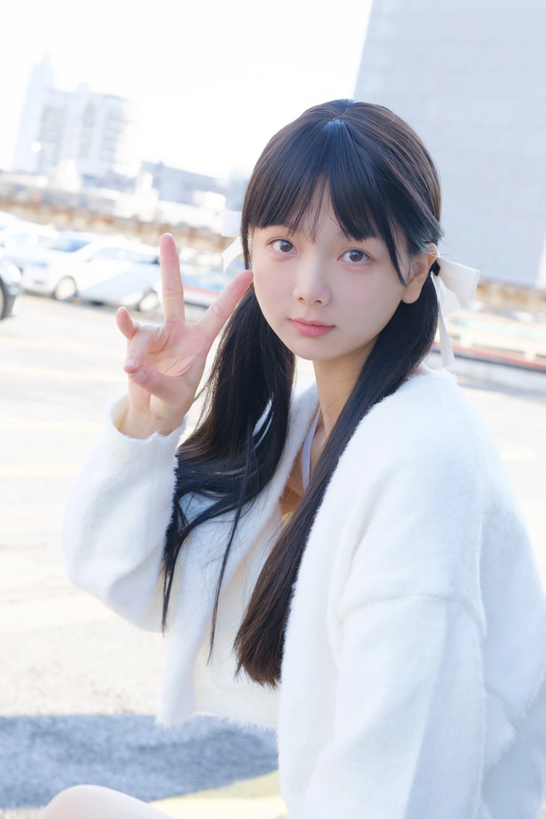 稚乖画册 晴空-08 夜夜《稚乖画册 晴空-05 夜夜 天台停车场肉丝Lolita》主题写真：83张全套美图，含1个视频