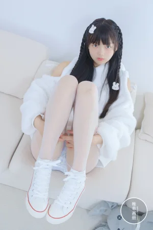 稚乖画册 晴空-08 夜夜《稚乖画册 晴空-10》主题写真：80张全套美图，含1个视频