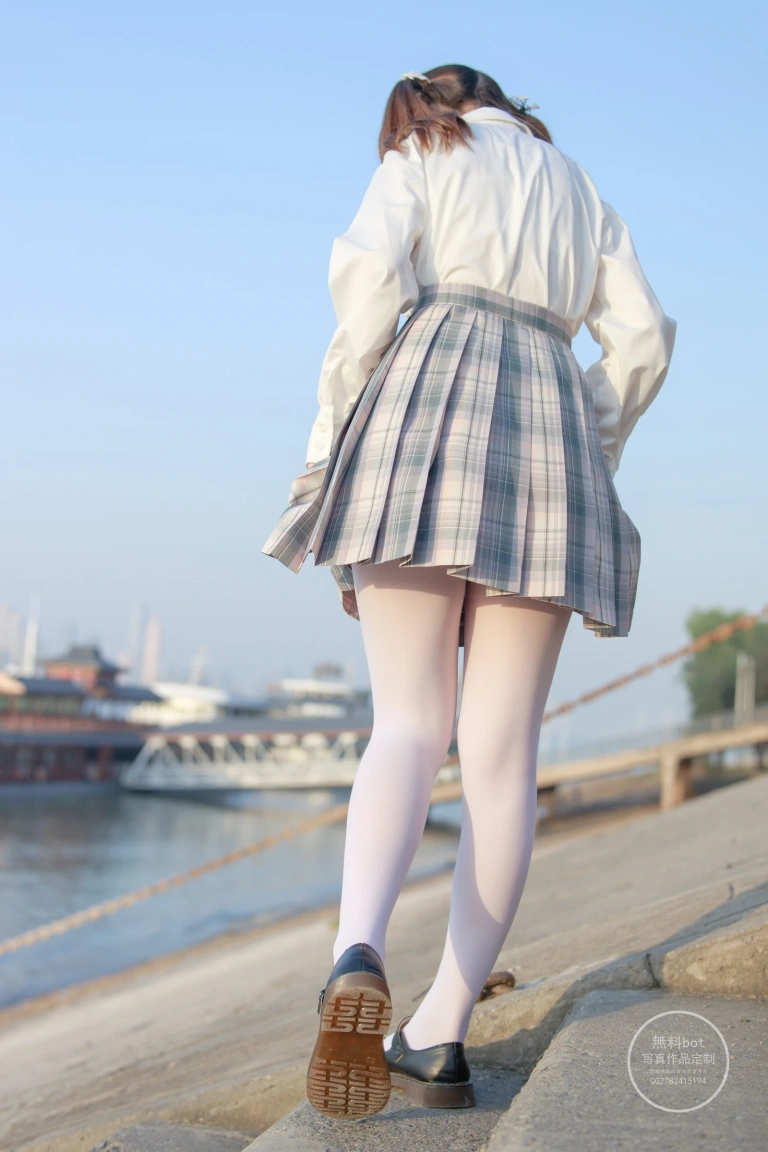 森萝财团《有料-12》主题写真：80张全套美图