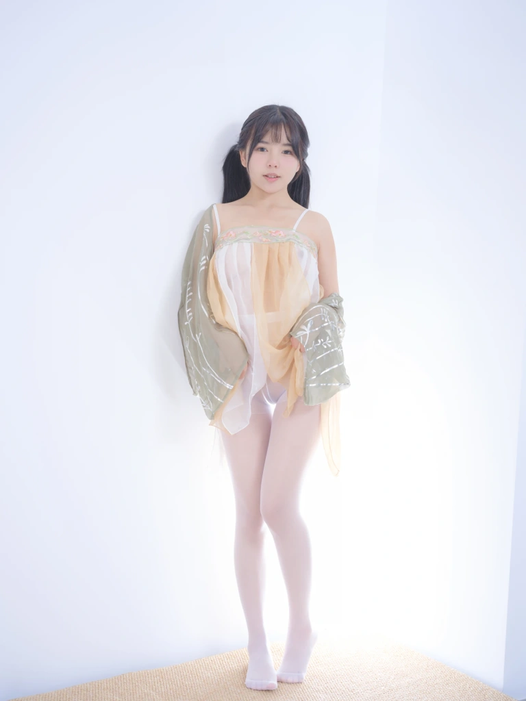 森萝财团《晴涩-16E 4K》主题写真：78张全套美图，含1个视频