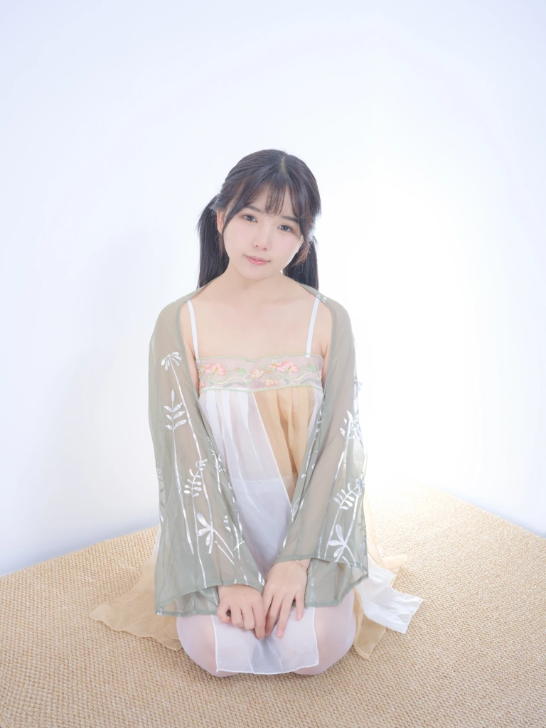 森萝财团《晴涩-16E 4K》主题写真：78张全套美图，含1个视频