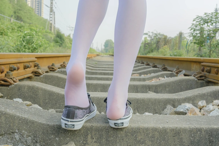 森萝财团《有料-38》主题写真：60张全套美图