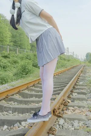森萝财团《有料-38》主题写真：60张全套美图