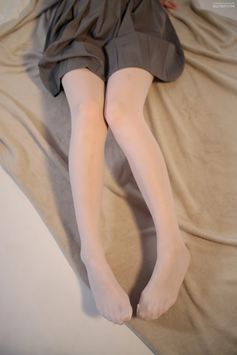 森萝财团《JKFUN-048 《白丝网鞋合辑》 13D白丝 默陌+芝士 默陌》主题写真：48张全套美图，含1个视频
