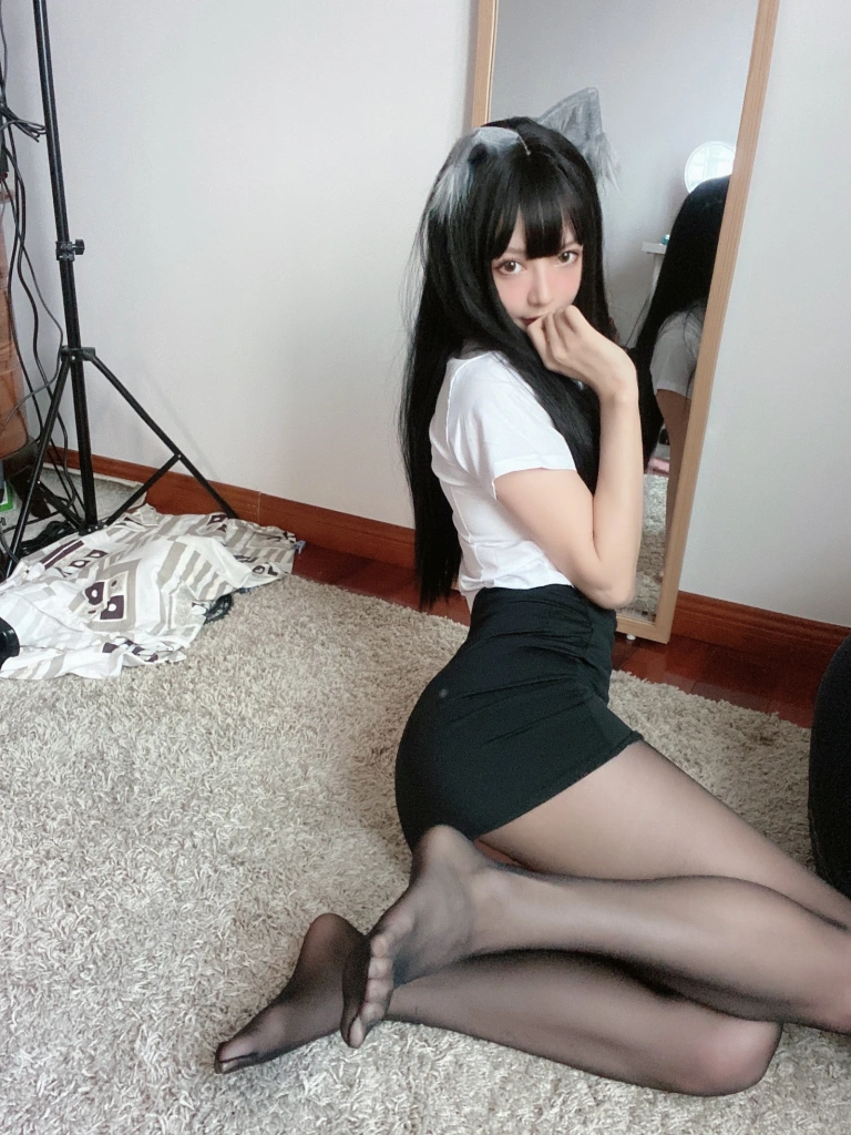 51酱《OL》主题写真：20张全套美图，含2个视频