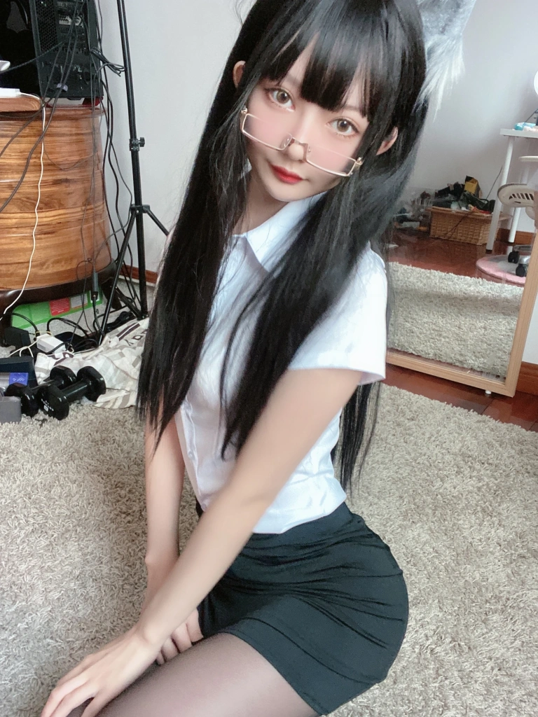 51酱《OL》主题写真：20张全套美图，含2个视频