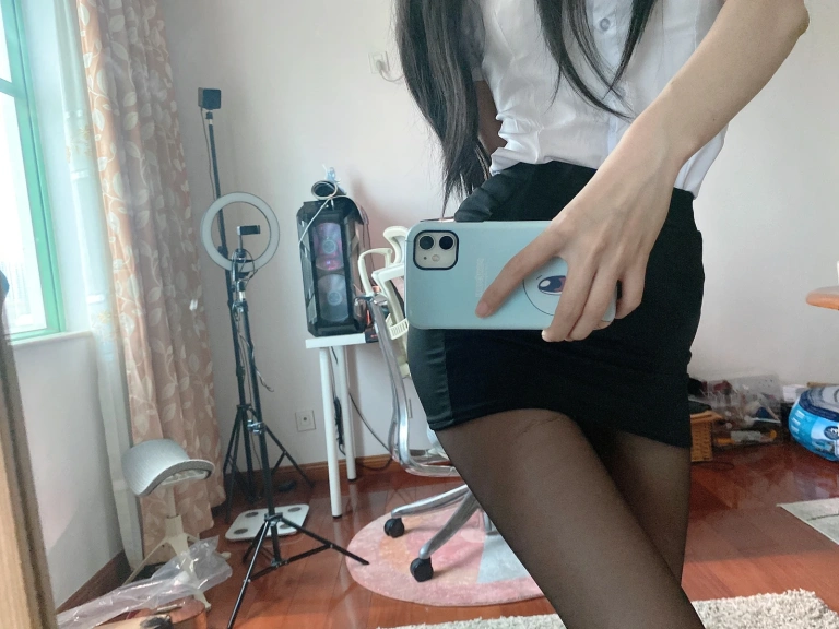 51酱《OL》主题写真：20张全套美图，含2个视频