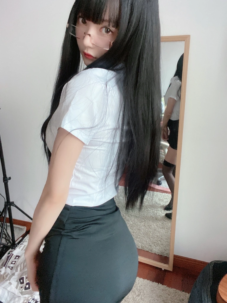51酱《OL》主题写真：20张全套美图，含2个视频