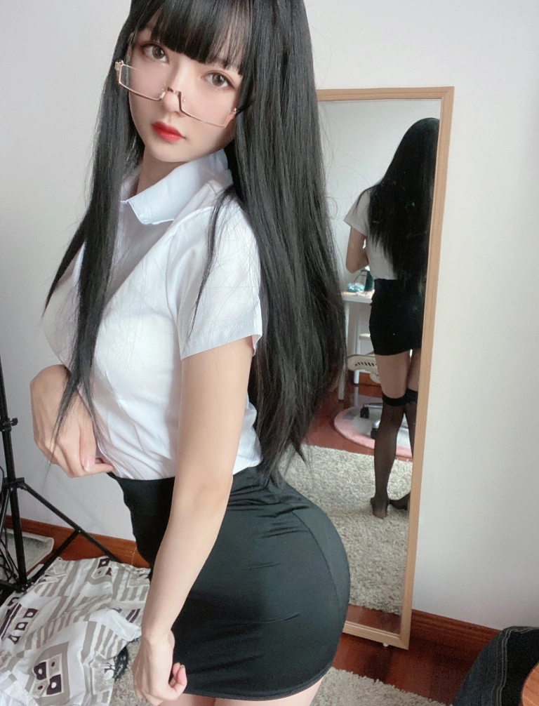 51酱《OL》主题写真：20张全套美图，含2个视频