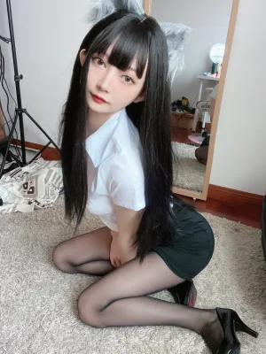 51酱《OL》主题写真：20张全套美图，含2个视频