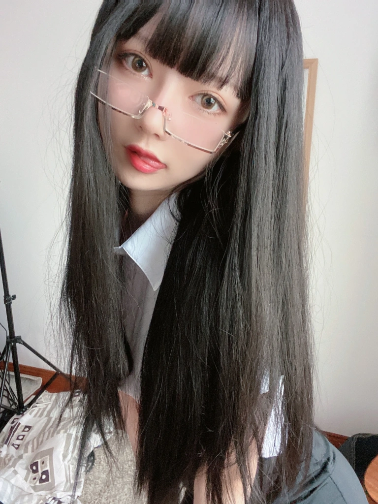 51酱《OL》主题写真：20张全套美图，含2个视频