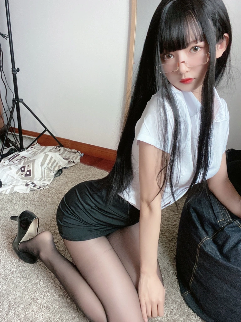 51酱《OL》主题写真：20张全套美图，含2个视频