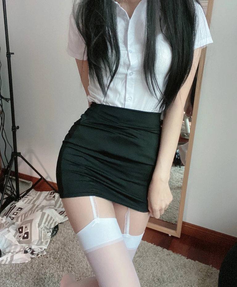 51酱《OL》主题写真：20张全套美图，含2个视频