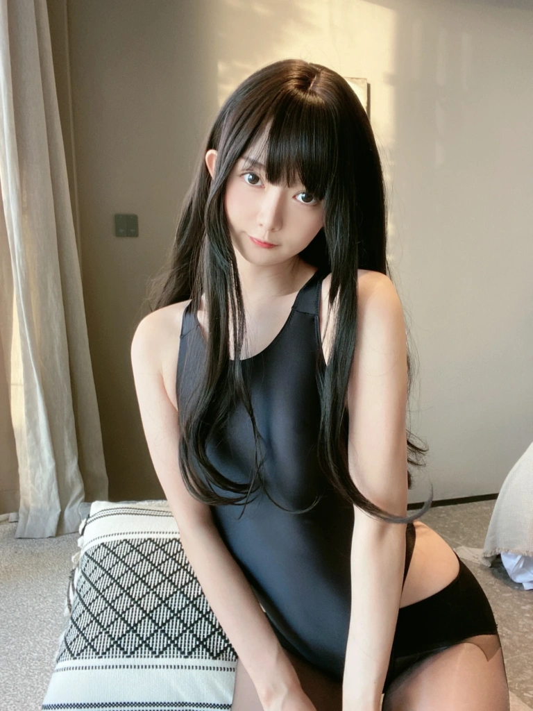 51酱《黑红泳装》主题写真：72张全套美图，含2个视频