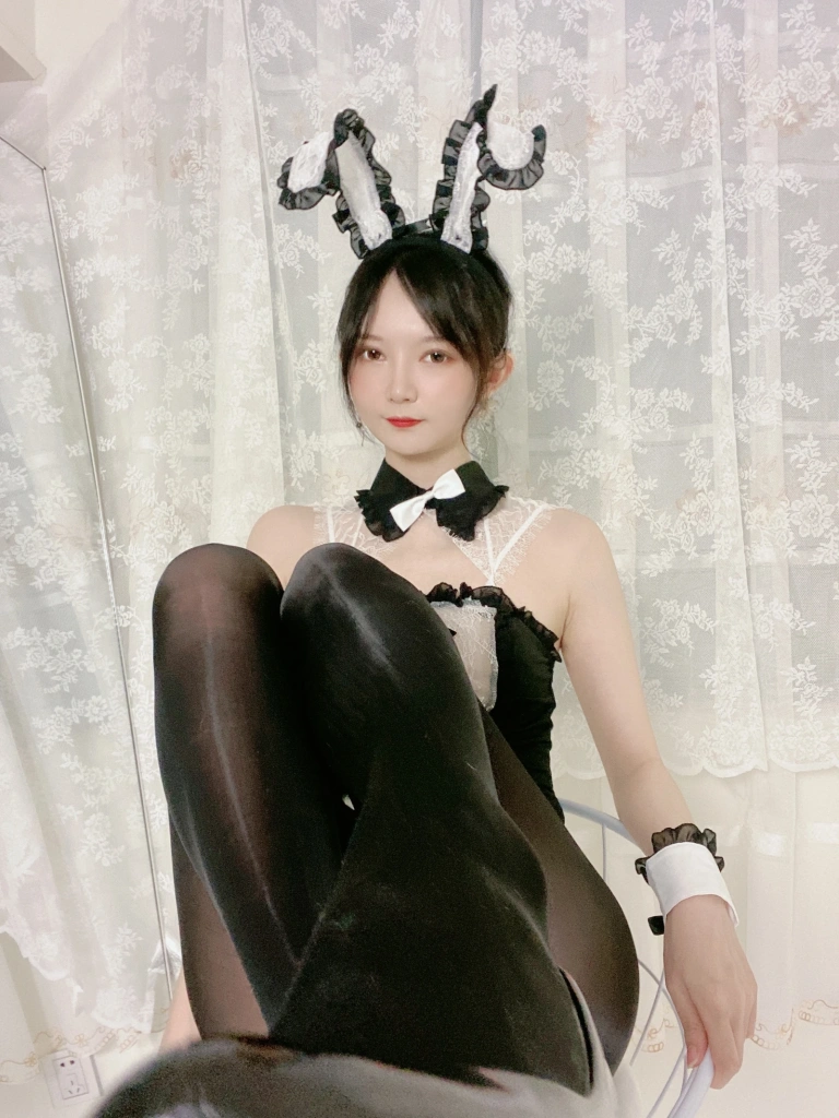51酱《油光袜》主题写真：59张全套美图，含4个视频
