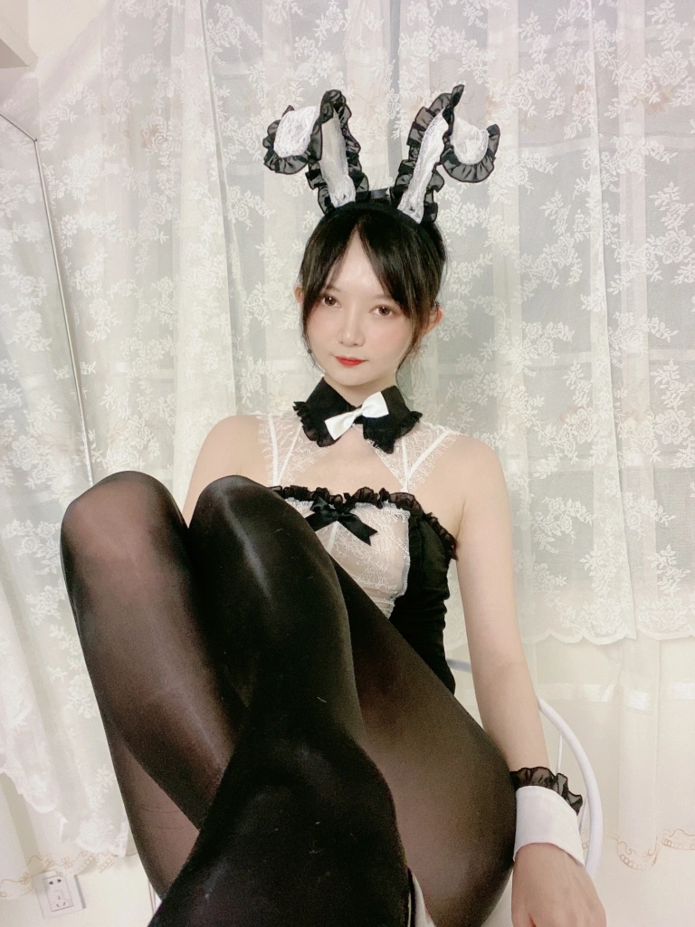 51酱《油光袜》主题写真：59张全套美图，含4个视频