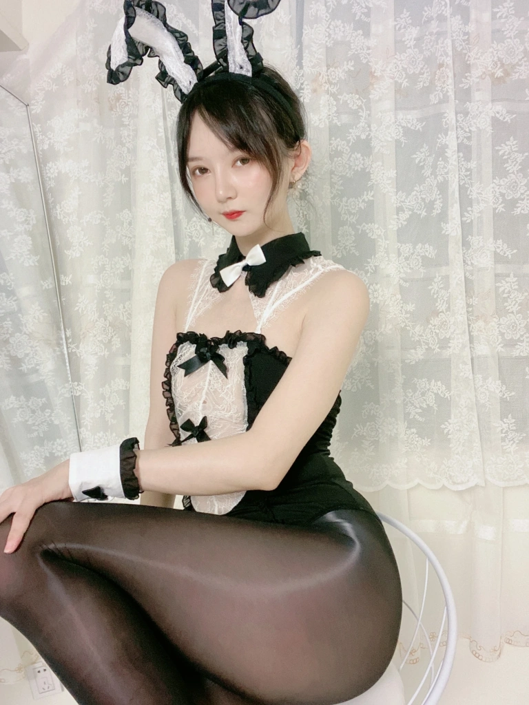 51酱《油光袜》主题写真：59张全套美图，含4个视频