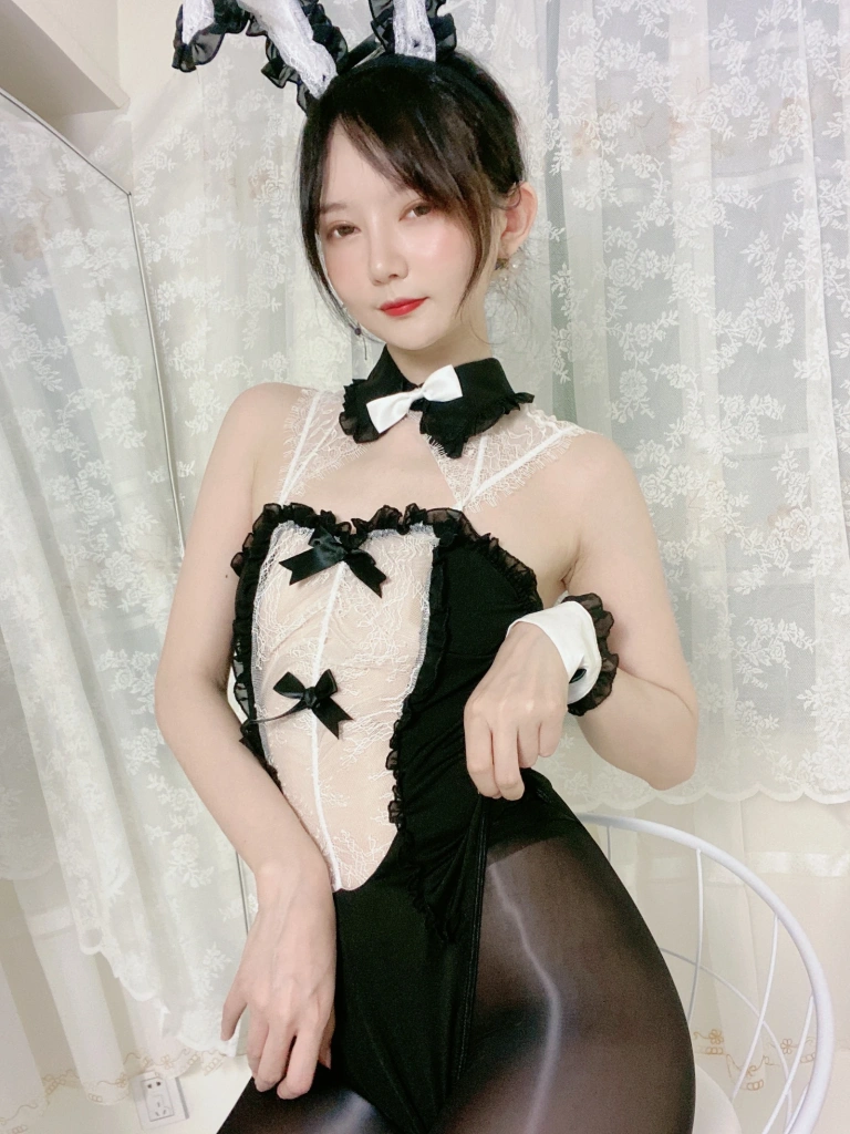 51酱《油光袜》主题写真：59张全套美图，含4个视频
